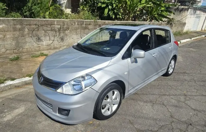 Nissan Tiida SL 1.8/1.8 Flex 16V Aut. 2013