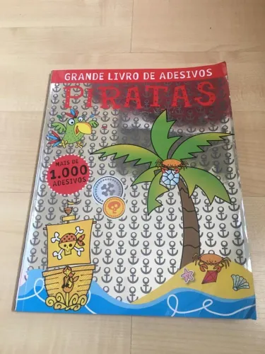 Livro Piratas de adesivos interativos