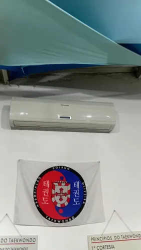Ar-condicionado Eletrolux 30000 btu ótimo estado.