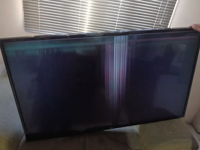 Tv pra arrumar ou retirar peças 50reais 