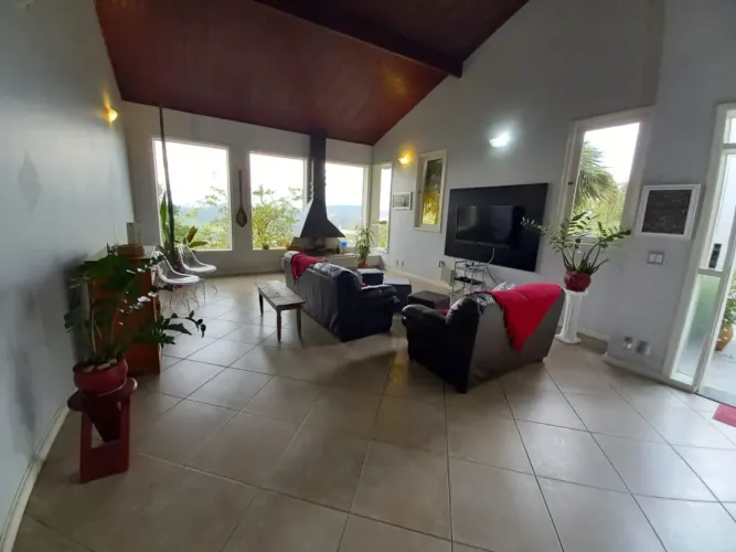 Casa de condomínio para aluguel e venda possui 1800 metros quadrados com 1 quarto