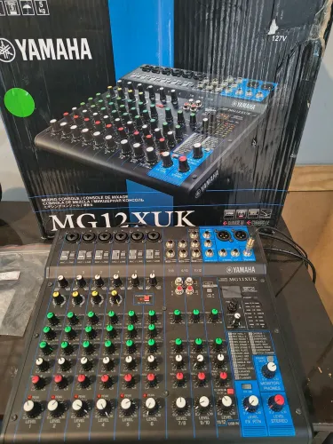 Par de Caixas Antera + Mesa 12 canais Yamaha ( Nova)