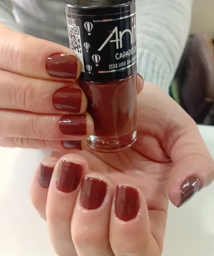 Precisamos de uma manicure pedicure tradicional