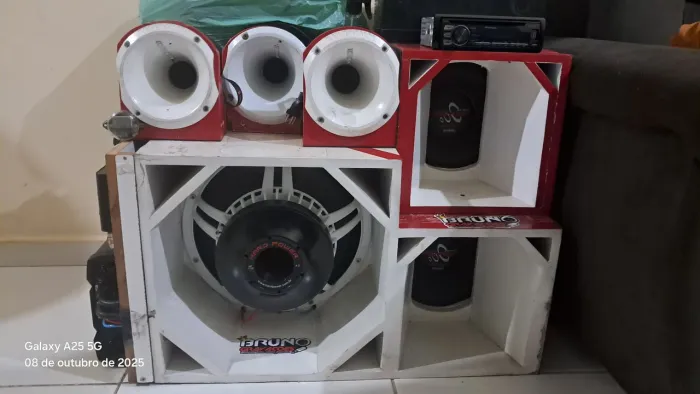 Vendo caixa trio completa...so venda! RETIRAR NO LOCAL