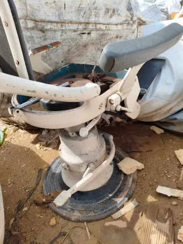 Cadeira de barbeiro antiga usado..pra restaurar 