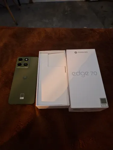 Celular edige 70 256 memória ran.aprova d'água..