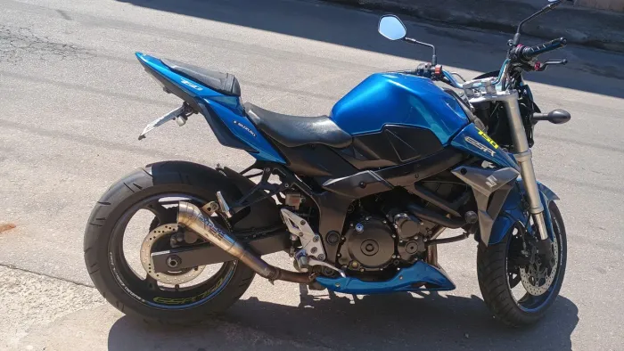 Suzuki GSR 750