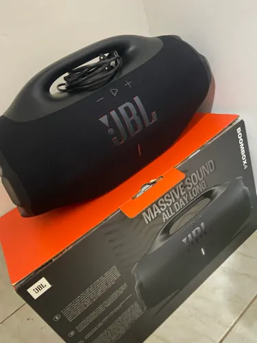 Boombox 4 JBL