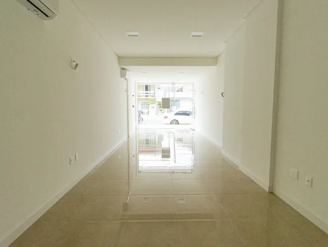 Sala Comercial em BC - 47m² | Próximo à Av. Martin Luther