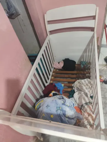Berço americano que vira cama semi novo