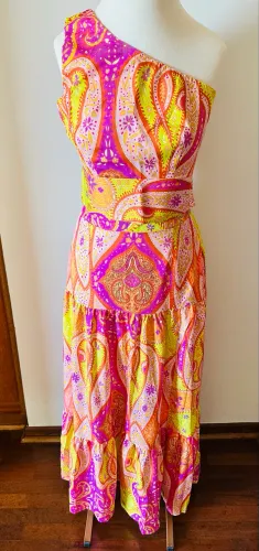Conjunto saia e cropped um ombro só
