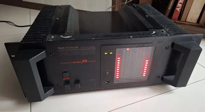 AMPLIFICADOR CYGNUS PA 1800X ( LINDÍSSIMO )