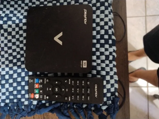 Tv box aquário novinho com controle 2 meses de uso