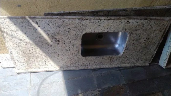 Pia de granito com bancada