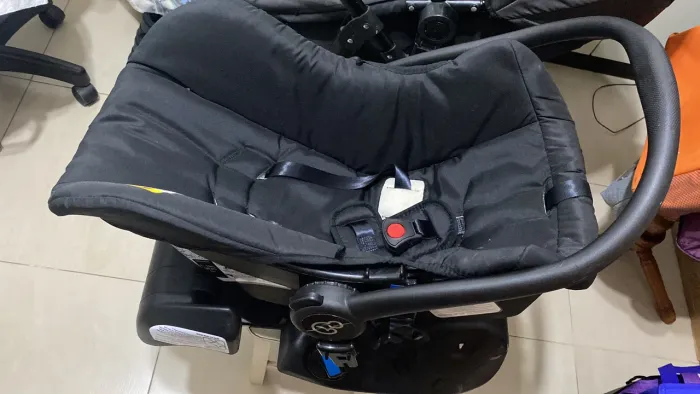 Carrinho de bebê, bebê conforto + base Galzerano