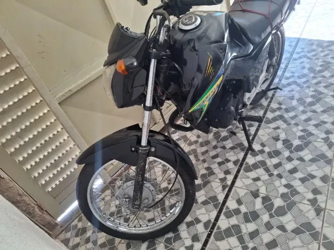 Vendo CG 150 ES   moto de leilão sem direito a documentação,  somente nota de compra 