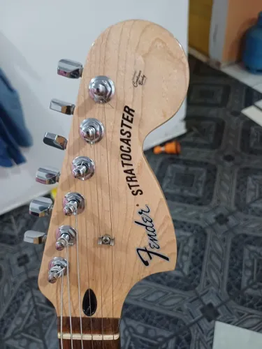 Guitarra fender standard 