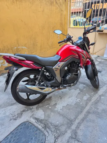 Vendo moto em perfeito estado, sem nada para fazer.