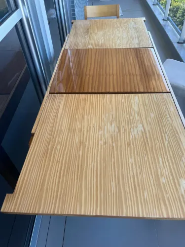 Mesa de 8 lugares e 4 cadeiras