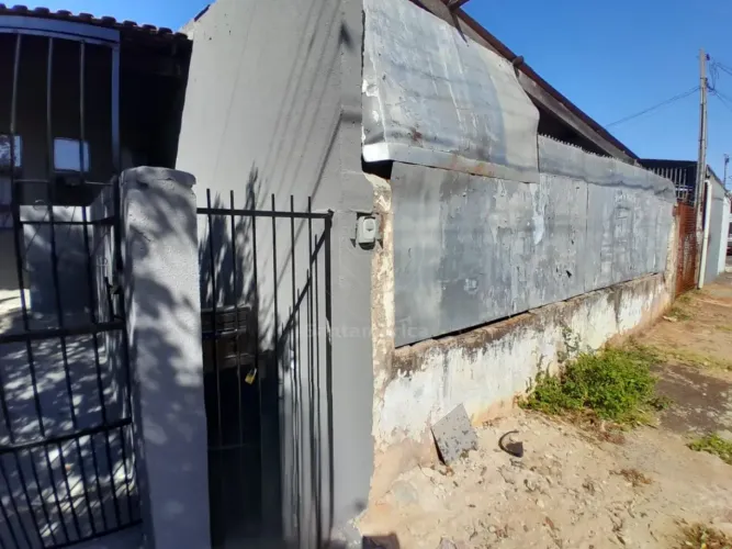 Casa de Fundos para Alugar na Zona Norte de Londrina com 2 Quartos e 1 Suíte