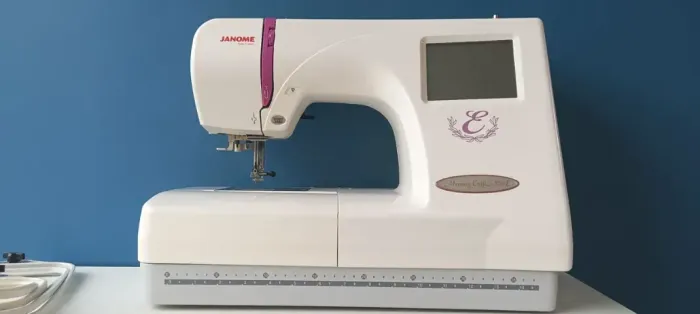 Máquina de bordar Janome 350E. Excelente para pequenos trabalhos.