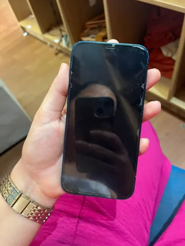 Vende se iPhone 12
