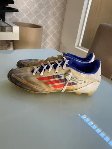CHUTEIRA ADIDAS - TAM 42