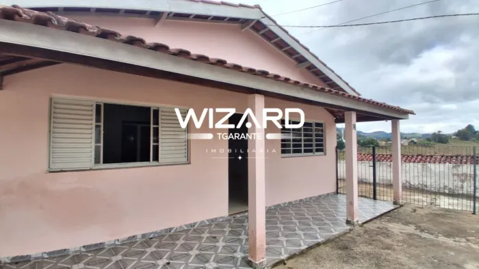 Casa com dois quartos a venda no Loteamento Alto das Palmeiras em Serra Negra
