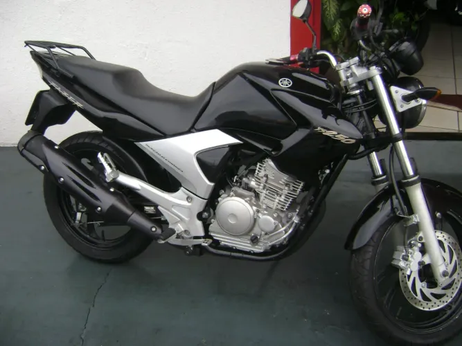 YAMAHA YS 250 FAZER PRETO 2010