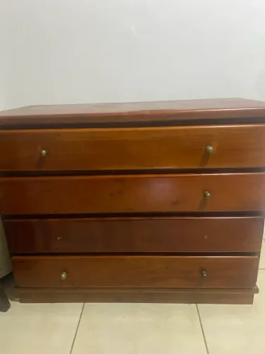 Vendo cômoda madeira maciça 