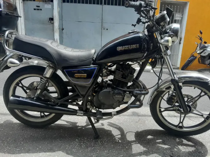 Intruder 125 doc em dia