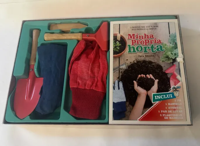 Kit De Jardinagem Infantil Minha Própria Horta - Completo E Novo ( livro e kit)