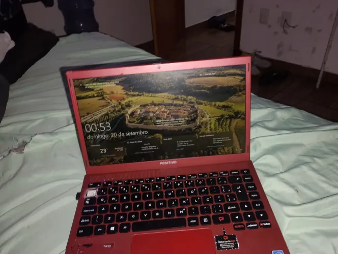 Notebook Positivo Vermelho - Ideal para Estudos, Trabalhos Leves e Navegação