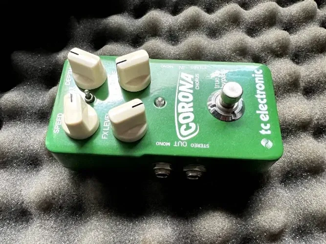 Pedal Corona Chorus Tc Eletronic com entrada/saída stereo