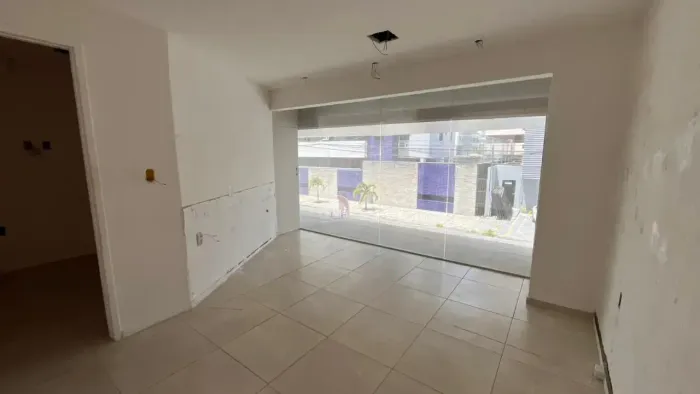 Centro comercial exc:loja c/ vitrine 60m2 WC privativo em Manaíra - localização privilegia
