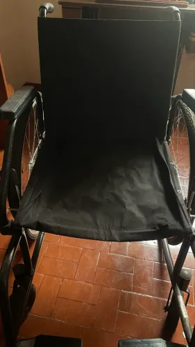 Cadeira de rodas em perfeito estado
