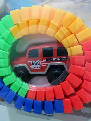 Carrinho de brinquedo e Pista flexível
