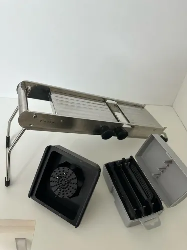 Mandoline (ou fatiador/cortador de legumes) profissional da marca Pinzon