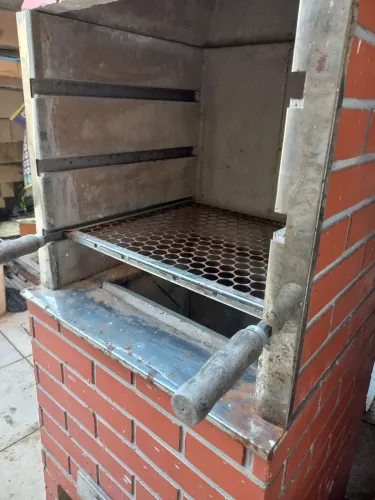 Vendo Churrasqueira semi nova