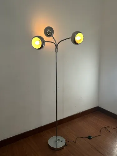 Luminária de Piso Bolinha, design anos 70.