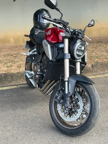 Moto cb650r vermelho