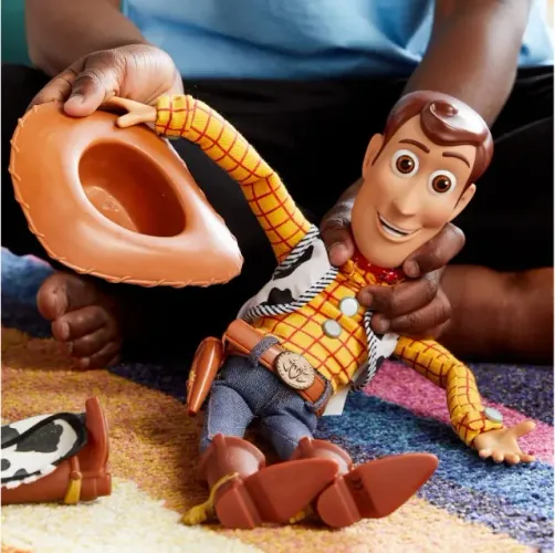 Woody Toy Story Disney Xerife Action Figure Importado Interativo sons e frases em inglês