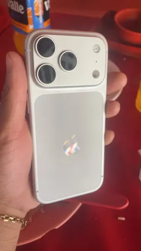 iPhone 17 pro silver