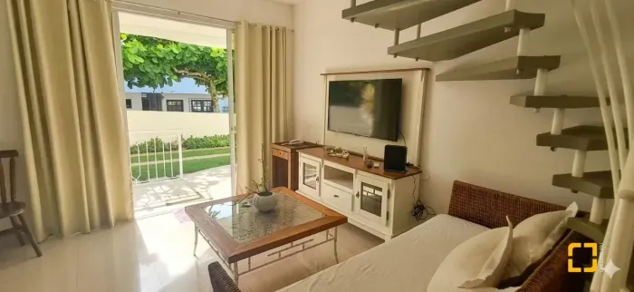 Brognoli Vende - Casa em condominio com 2 suítes em Canasvieiras a 150 metros da Praia
