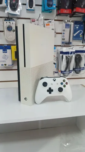 Xbox one s - 1 controle e 1 jogo