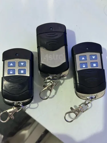 3 controles remotos Astro Digital