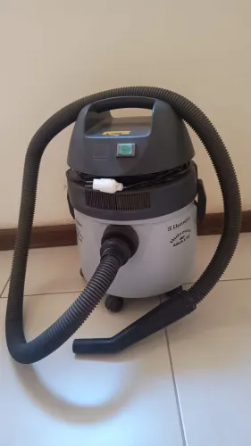 Aspirador de pó e água