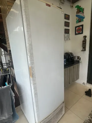 Freezer vertical Fricon 569L 220v