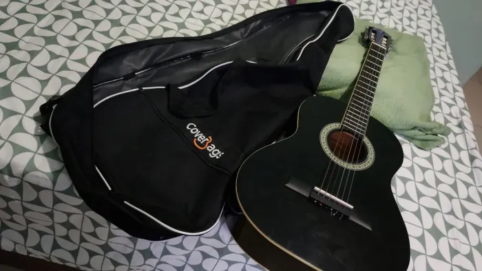 Vendo violão star Giannini modelo  nb BK...sem arranhões pouco tempo de uso e com a capa 