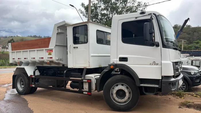 Caminhão módulo e caçamba